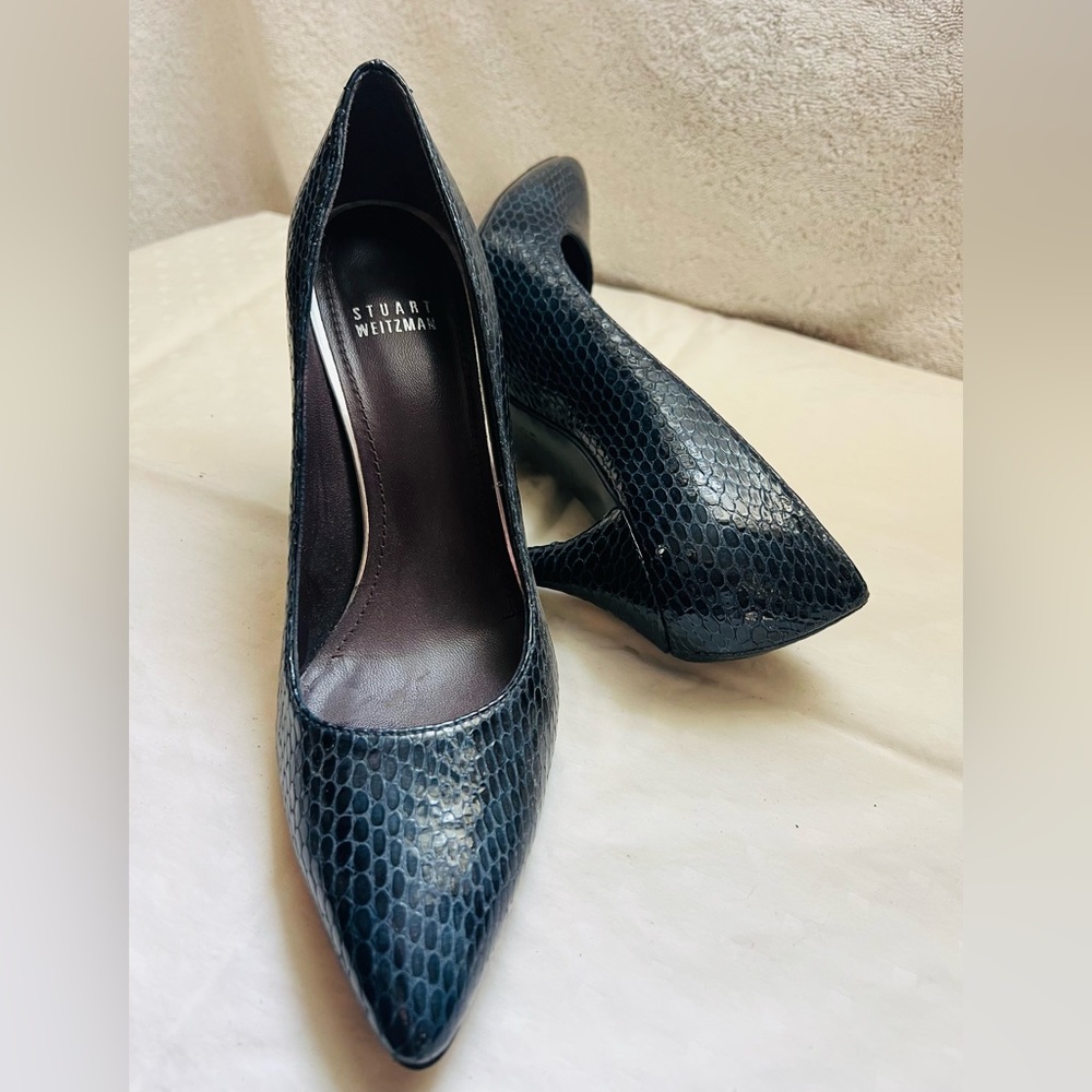 STUART WEITZMAN navy blue patent pump